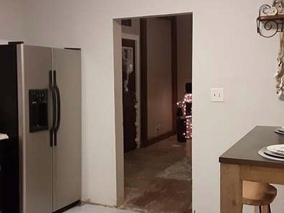 3rd image of 1005 Lakewood Rd