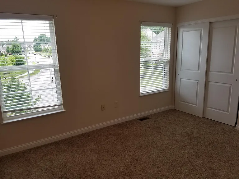 1052 Hunterallen Dr — Photo 8