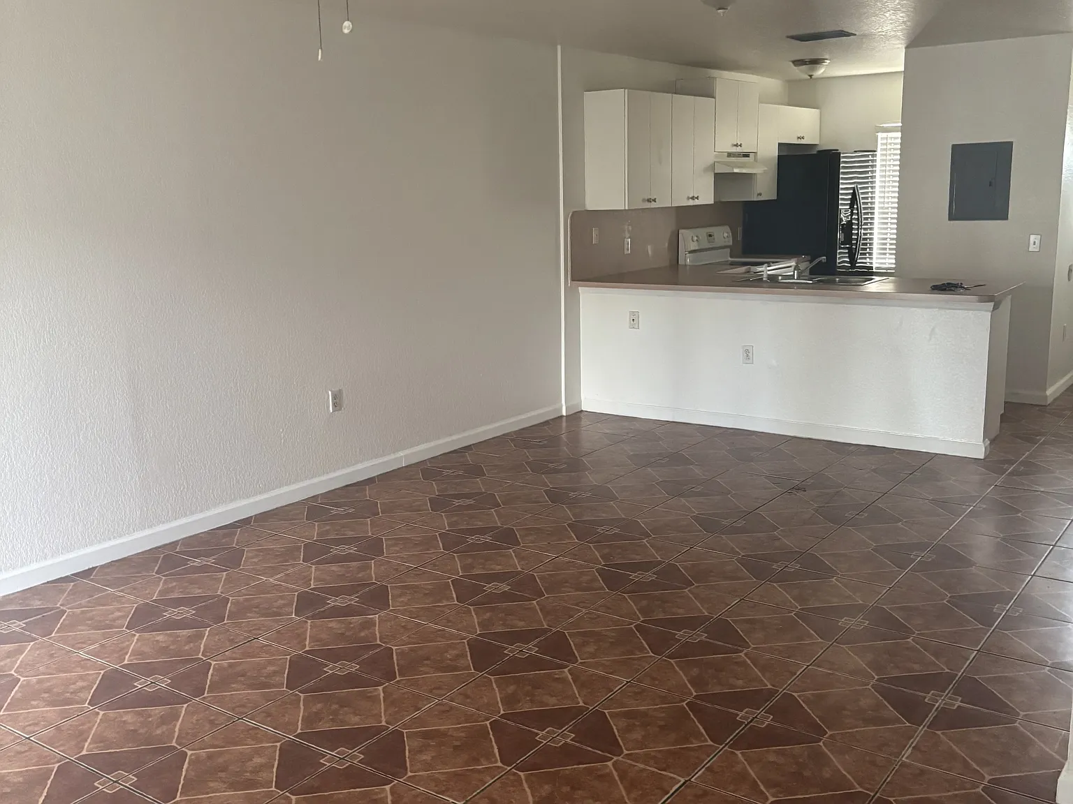 163 Ivy Ln — Photo 1