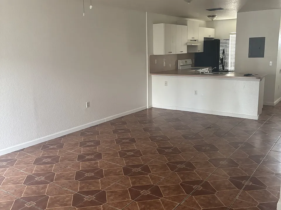 163 Ivy Ln #1-B