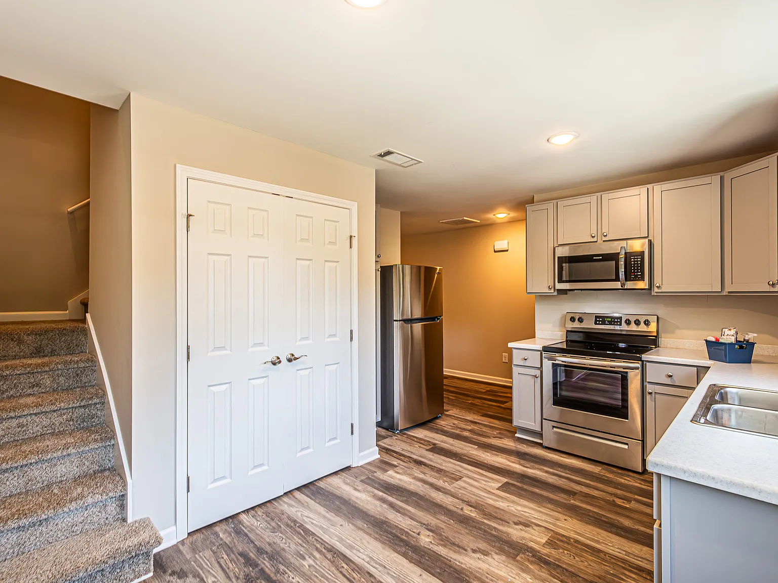 3 bed, 1800 sqft, $2,250 — Photo 4