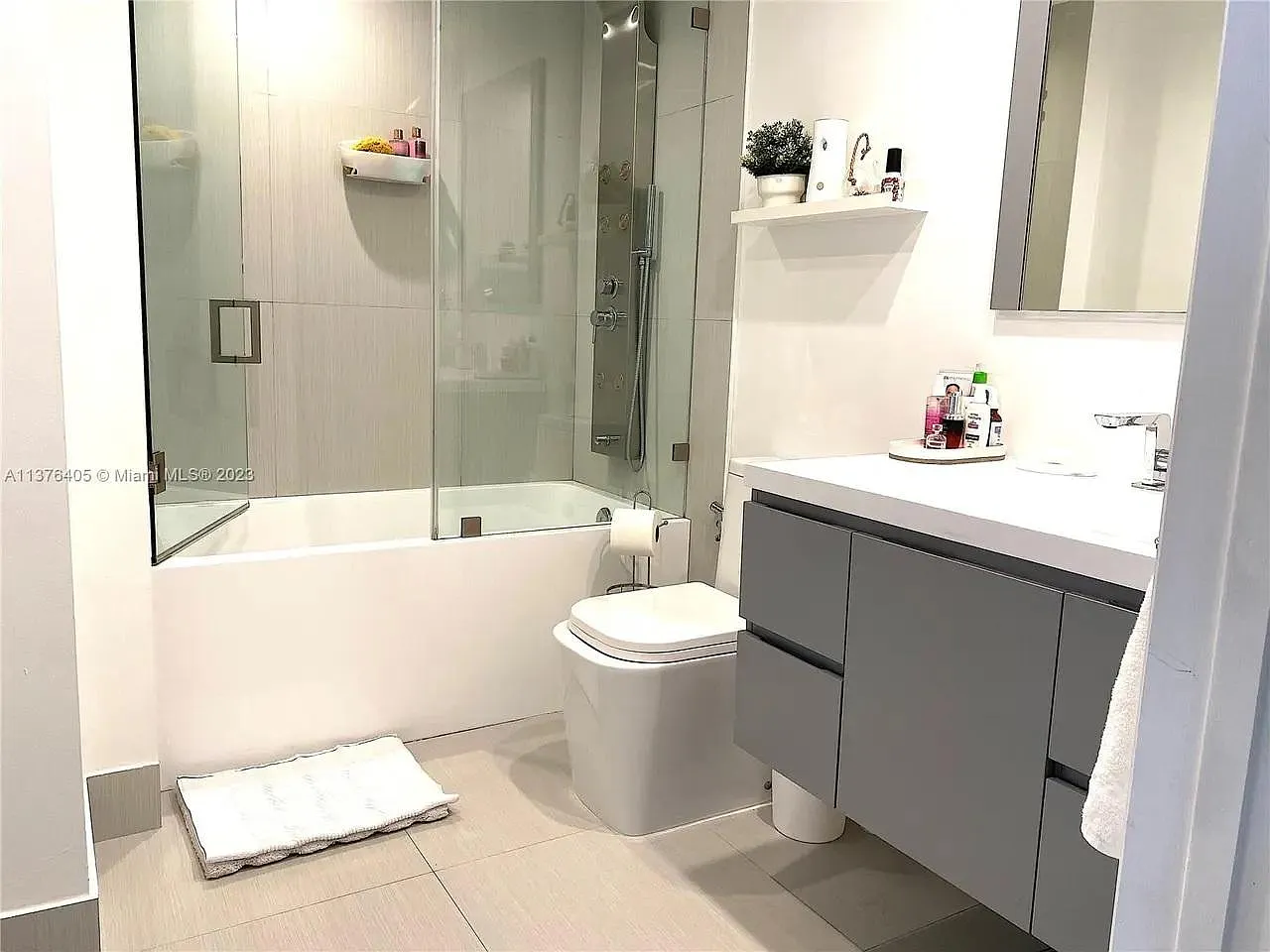 1 bed, 685 sqft, $2,200 — Photo 2