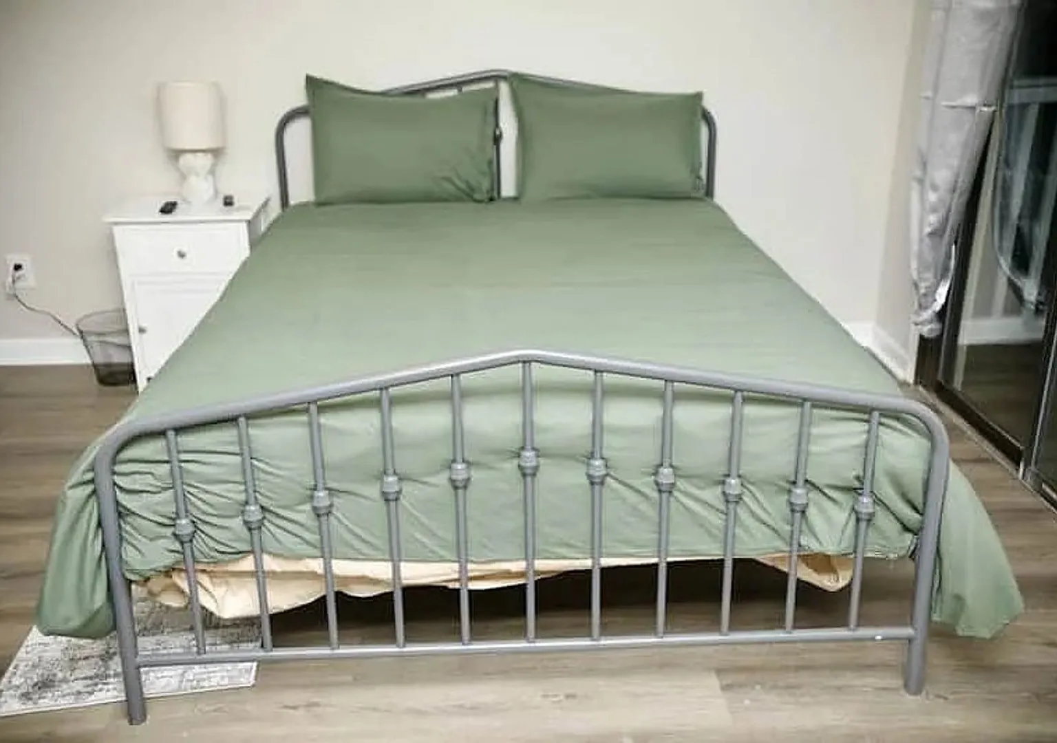 Room in 2 Bedroom Home at Forest View Ave — Photo 3