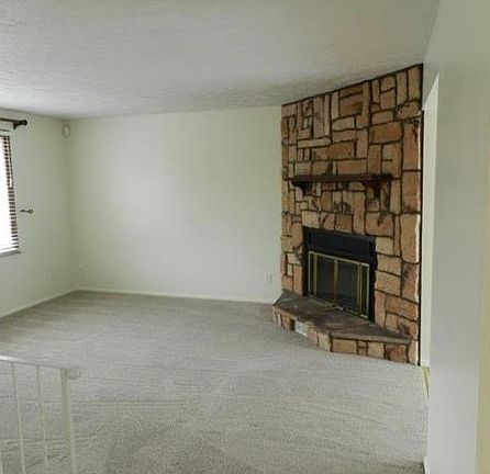 4th image of 409 Mary St