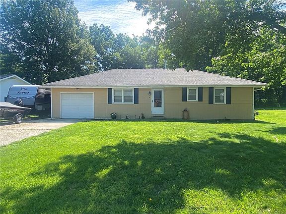 4th image of 305 Renee Ln