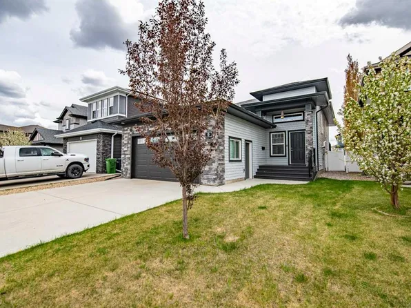 9 N Carlyle Grn #Red, Red Deer, AB T4P 0T6