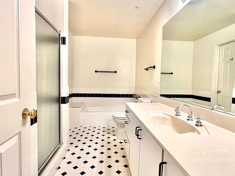 2130 Beach St #202 — Photo 9