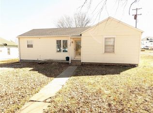 418 N 12th St, Sabetha, KS 66534