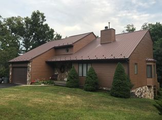 575 Robins Rest Rd, Bluefield, WV 24701