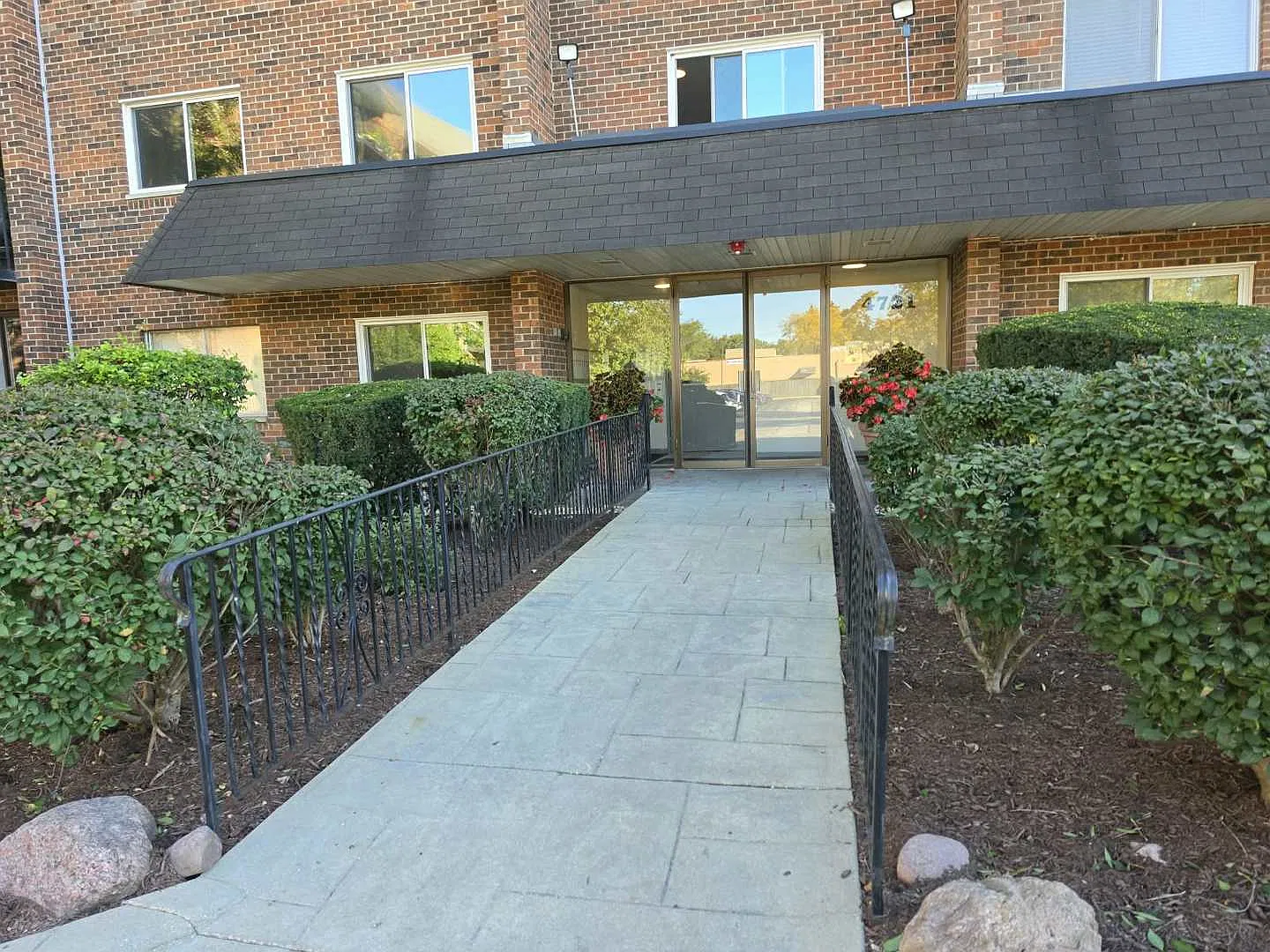 2 bed, 1032 sqft, $1,975 — Photo 2