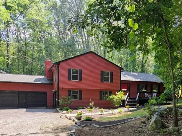 690 Major Potter Rd, Warwick, RI 02818