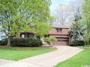 359 Lake Park Dr, Bay Village, OH 44140