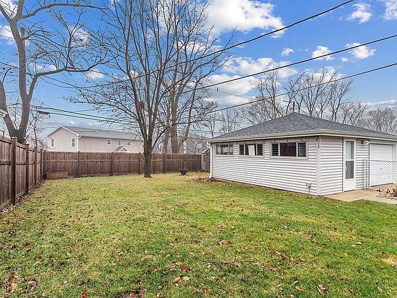 3rd image of 1107 Cypress Ln