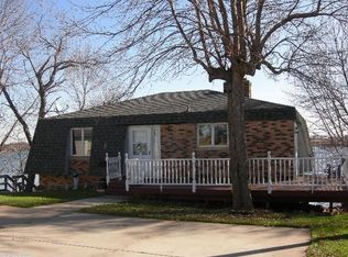 19219 400th St, Le Center, MN 56057