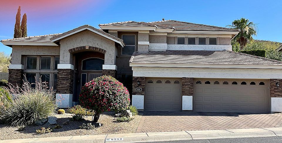 front with 2021driveway