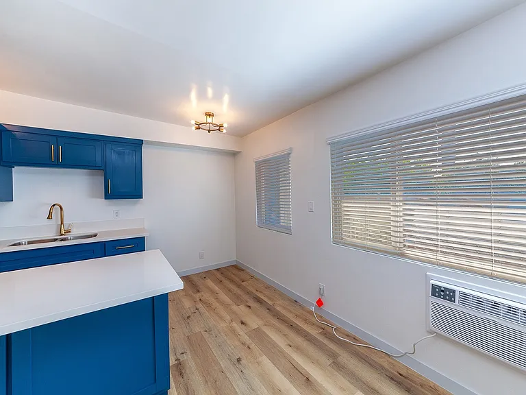 1955 Locust Ave #6 — Photo 7