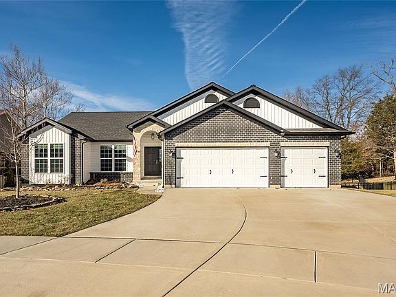 2nd image of 717 Ramblewood Cir