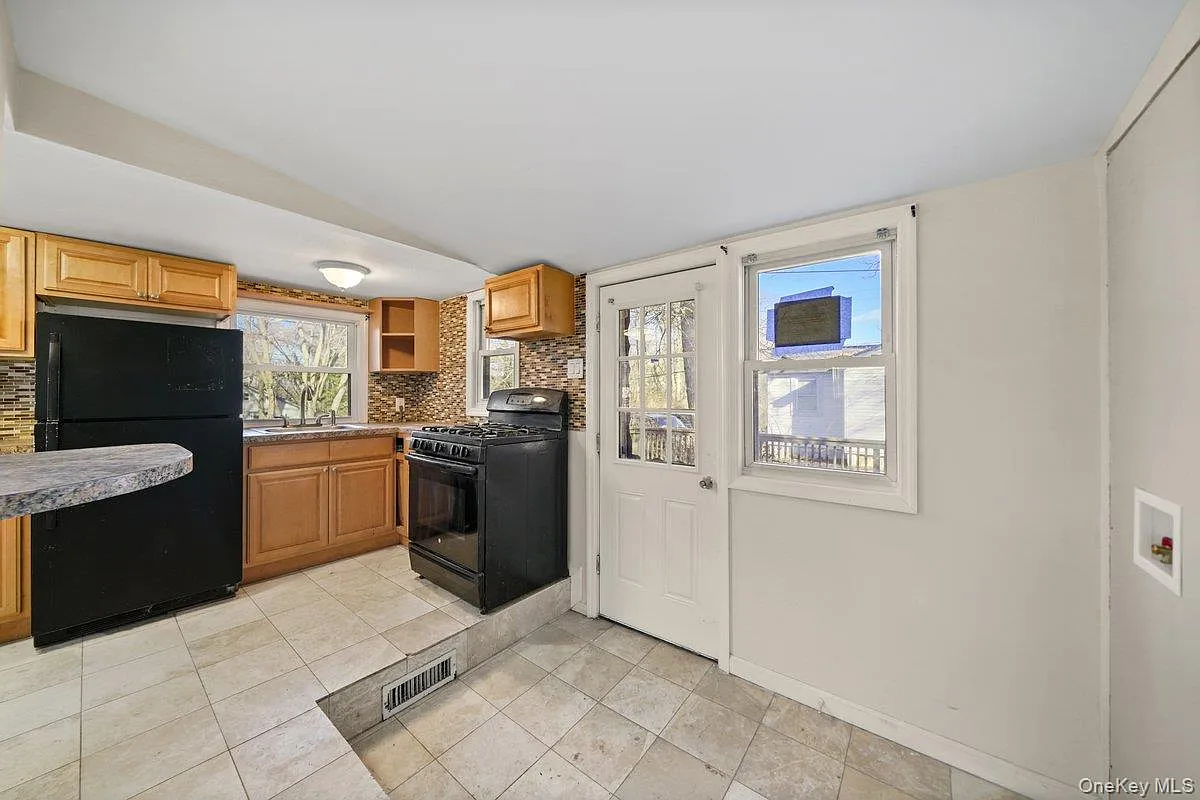 2 bed, 1.0 bath, 768 sqft, $2,000 — Photo 3