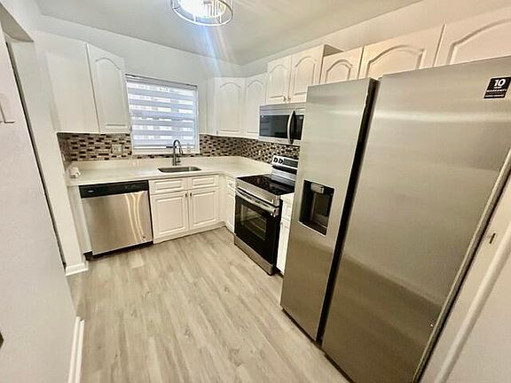 4th image of 120 Sparrow Drive #115