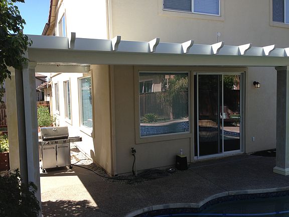 covered patio and BBQ area