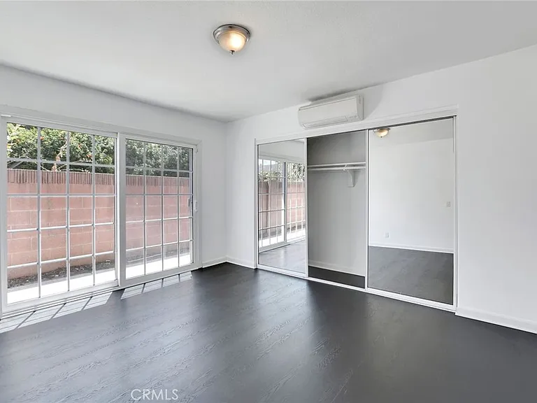1015 E Walnut Ave — Photo 29