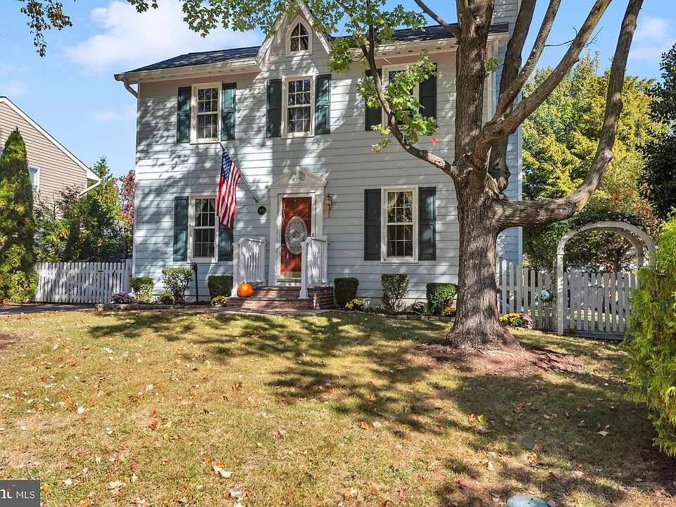 1st image of 1005 Hyde Park Dr