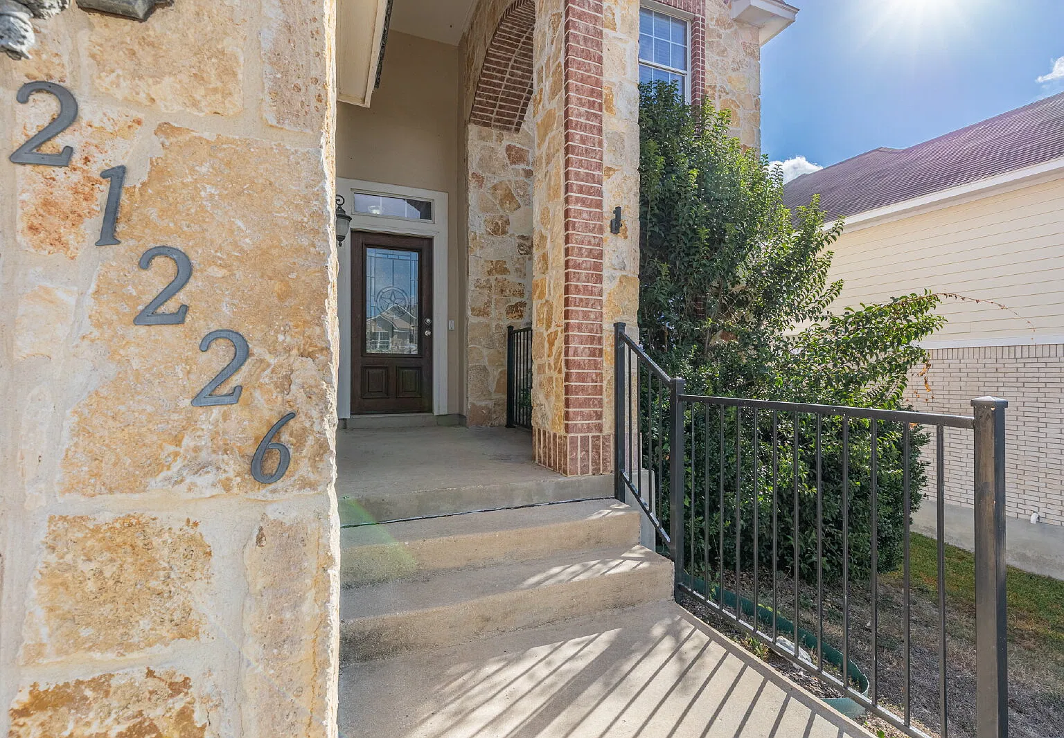 4 bed, 2.5 bath, 3459 sqft, $2,500 — Photo 3