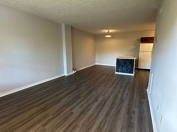 2nd image of 1047 Kendrick Crescent Rd