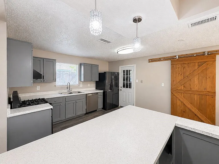 10806 Parkland Woods Dr — Photo 4