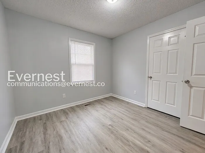 229 Hampton Dr — Photo 8