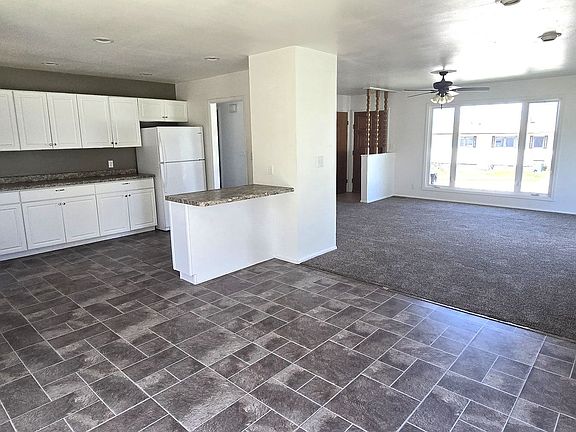 4th image of 701 W 4th St