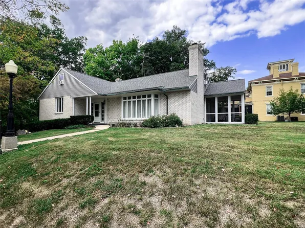 831 Livingston St, Carlyle, IL 62231