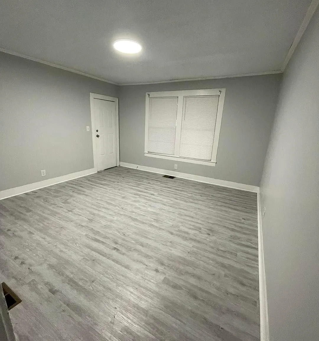 411 N Green St — Photo 1