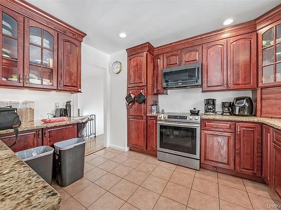 3rd image of 7 Lakeview Drive