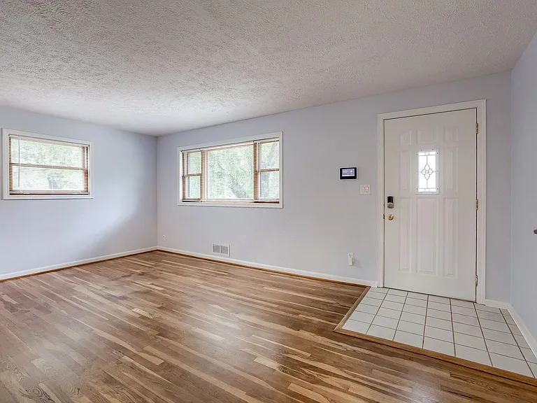1230 Cole Creek Dr — Photo 3