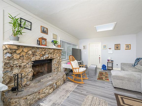 3rd image of 1006 San Domingo Rd