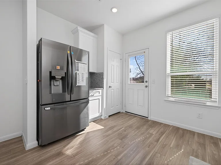 7326 Madison Commons Ln — Photo 16