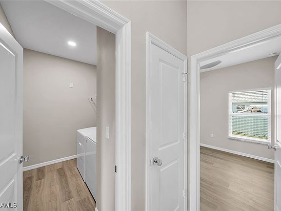4th image of 1812 NE 1st Ave