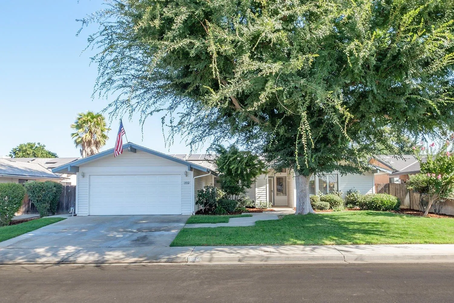 1875 Vartikian Ave photo 1
