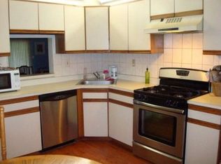16 Townsend Ct #227, Franklin Park, NJ