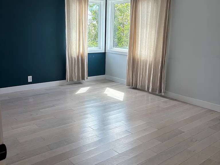 319 Helen Dr — Photo 4