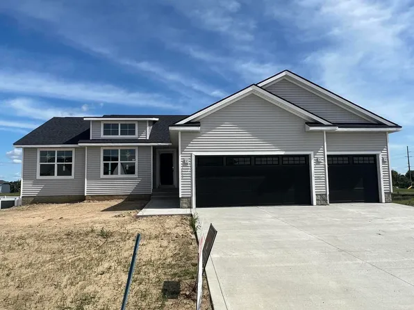 416 Wicker Dr, Huxley, IA 50124