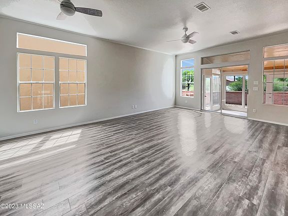 4th image of 561 W Parkwood Ct