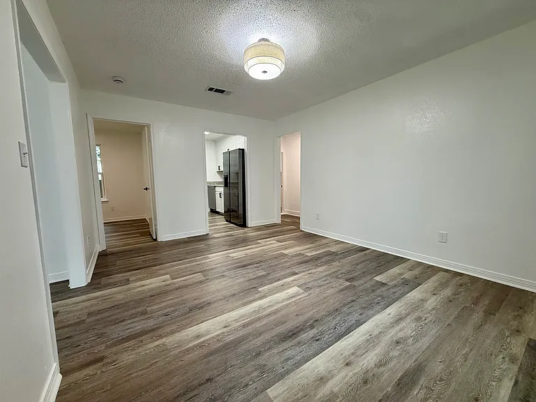 6481 Colonial Dr — Photo 14