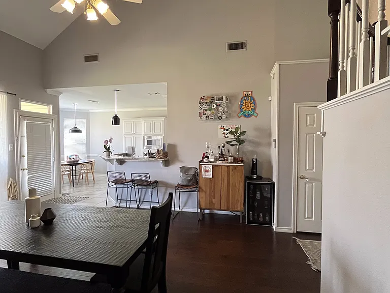 2708 Willow Creek Ct — Photo 3