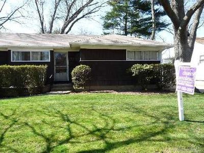 1453 Plum Ln, East Meadow, NY, 11554