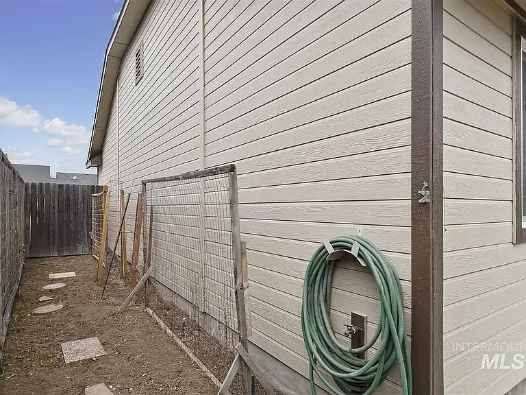 916 N Wolfsburg Ave — Photo 15