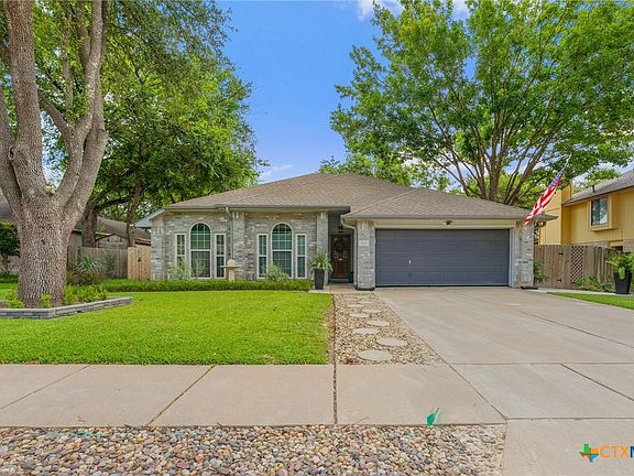 2nd image of 1221 Bell Rock Cir