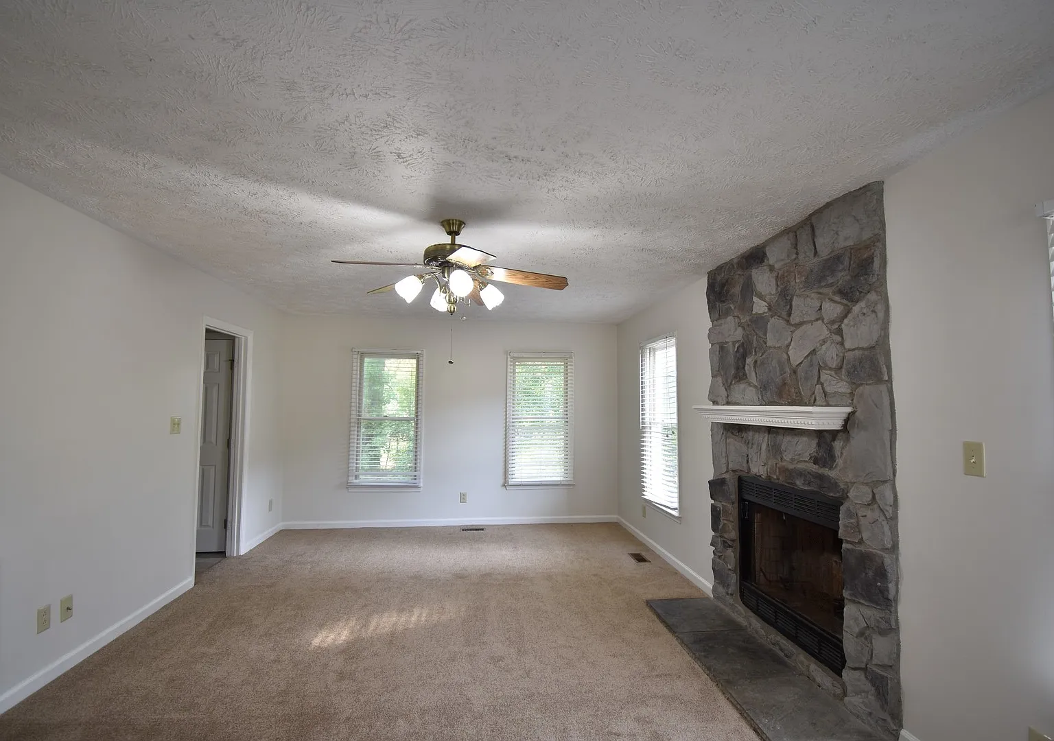 Coming Soon!! 3 Bedroom And 2.5 Bath Home — Photo 3