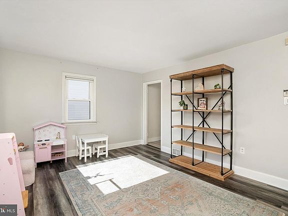 3rd image of 359 Churchill Ave